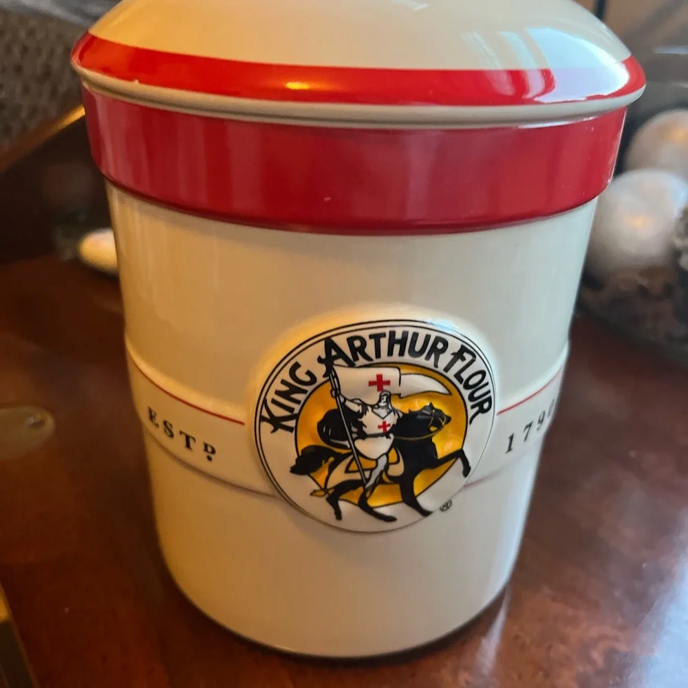 King Arthur Flour 1 Quart Ceramic Collectable Canister with Lid